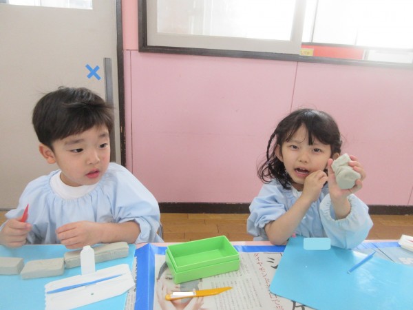 菊組さんも小桜組さんも粘土遊びをしました☆サムネイル